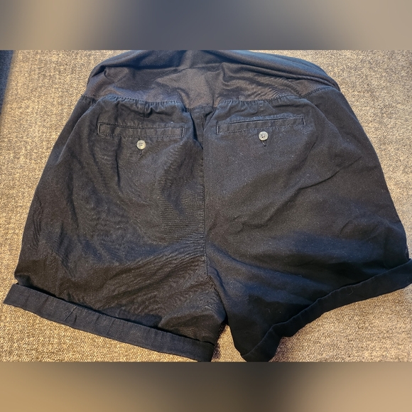 Maternity Rollover-Waist OGC Chino Shorts -- 5-inch inseam, Size L - Picture 4 of 5